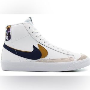 Nike Blazer Mid '77 SE
Double Swoosh White Blue Void Metallic Gold